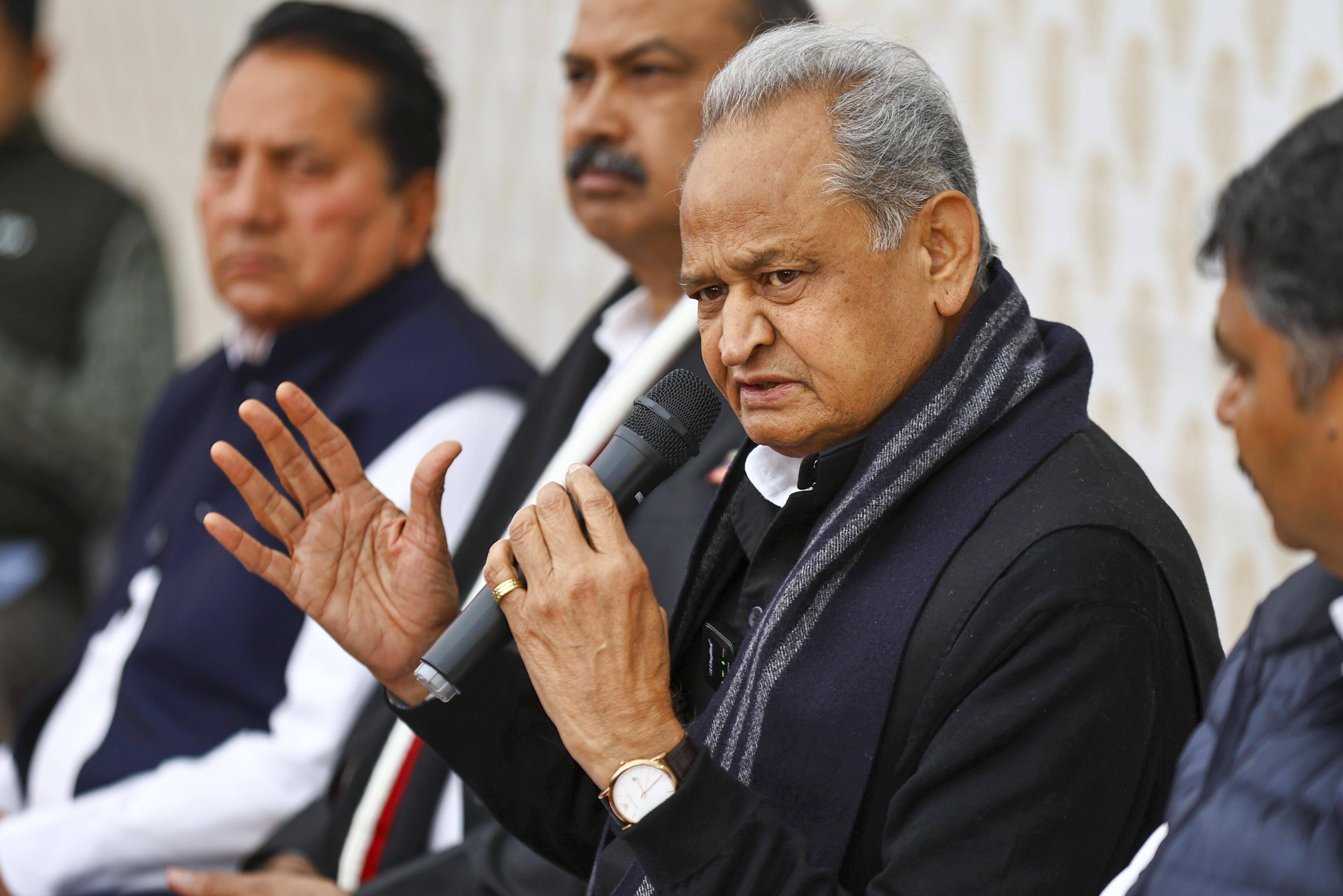 अशोक गहलोत का युवाओं को संदेश: चुप्पी तोड़ें और सच बोलने की आदत डालें