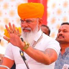 राज शेखावत जी पुलिस स्टेशन में बैठे अनशन पर, पुलिस प्रशासन द्वारा जबरन बार  - बार सवर्ण समाज को भटकाने के लिए Location बदली जा रही है, अभी होज खस ...