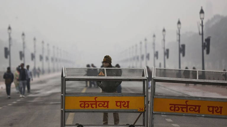 Delhi Freezes at 3.2°C Amid ‘Poor’ AQI, IMD Warns of Dense Fog as Cold Wave Grips North India