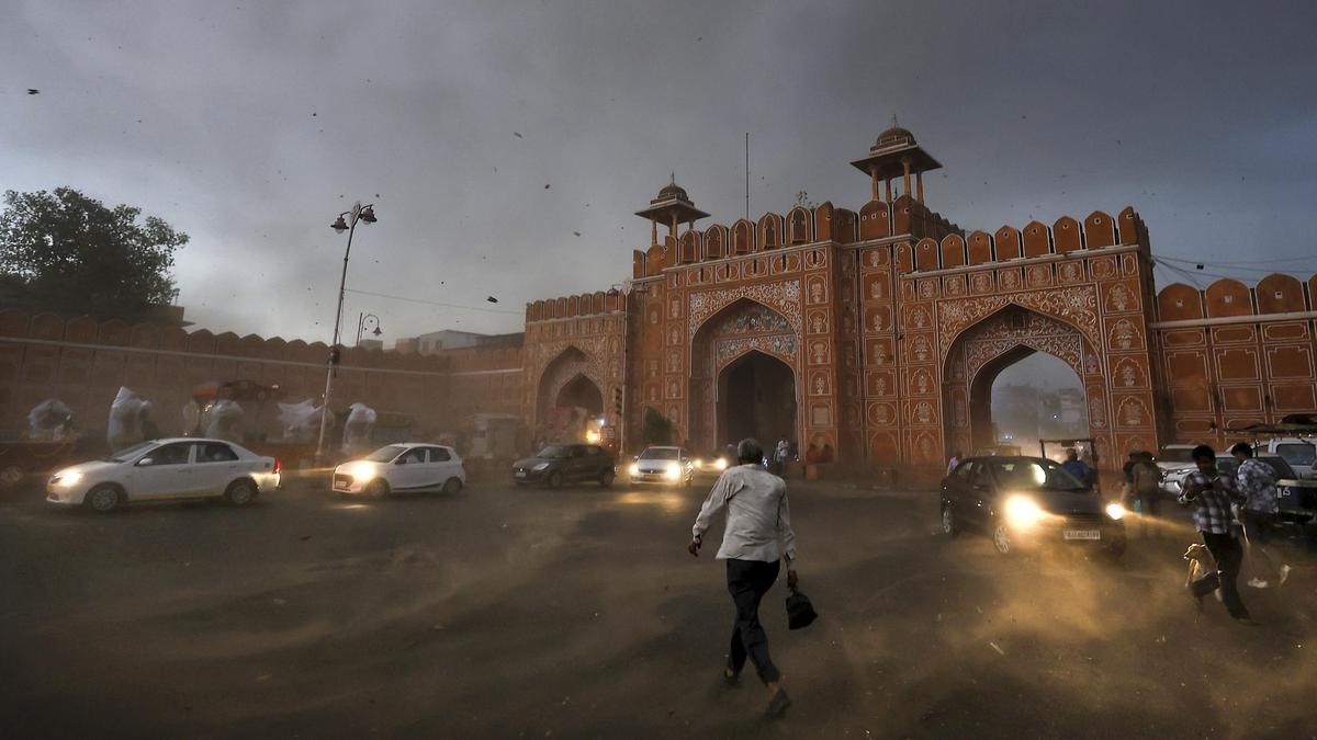 राजस्थान में मौसम अलर्ट: 70 किमी/घंटा की तेज हवाएं और ओलावृष्टि की चेतावनी