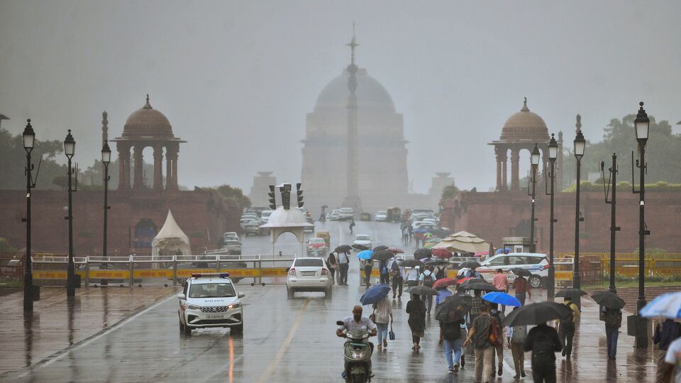 Coldest Day of the Season in Delhi as City, Noida, and Gurugram Witness Winter Rain