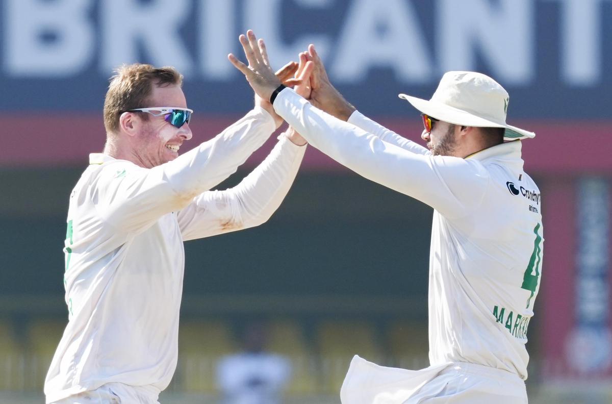 Harmer puts South Africa in driver’s seat; India 90/5 at tea in 2nd Test