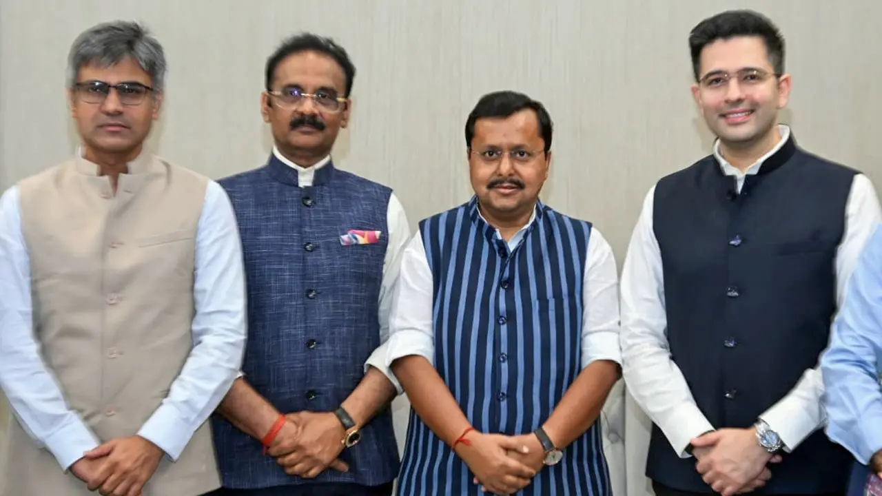 AAP में बड़ा संकट: राघव चड्ढा समेत 7 राज्यसभा सांसद BJP में शामिल, अयोग्यता की मांग