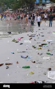 Rubbish on the beach after full moon ...