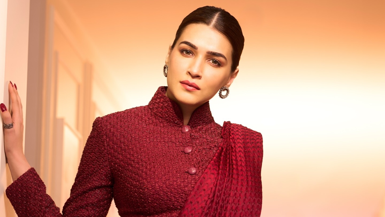 Kriti Sanon’s Red Saree for Tere Ishk Mein Promotions Is a Fashion Masterclass — Check Photos