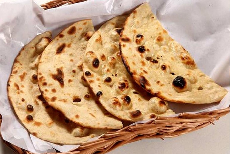 Dhaba Cook Caught Making Rotis After Spitting, Shocking Act Captured on Video in Ghaziabad