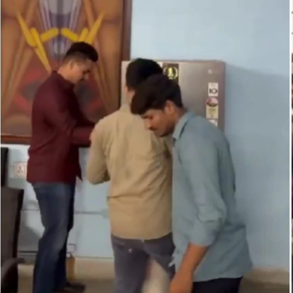 राजस्थान यूनिवर्सिटी में पानी संकट पर छात्रों का अनोखा विरोध, विभागाध्यक्ष कार्यालय से फ्रिज उठाकर लाइब्रेरी पहुंचाया