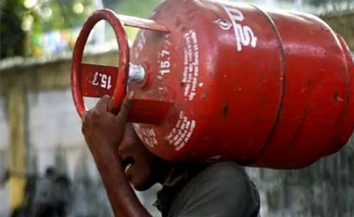 LPG Gas News: 16,000 Ton LPG Tanker Arrives, Big Relief Expected in Domestic Gas Supply