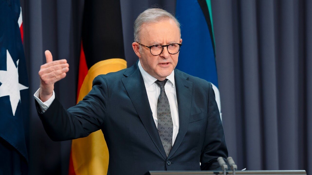 Australia’s Leader Defends Bold Teen Social Media Ban as Young Users Brag About Outsmarting Rules