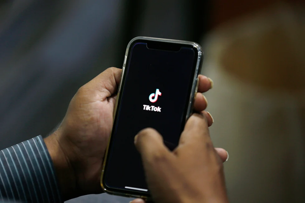 TikTok Signs Deal to Sell U.S. Unit to American Investors Including Oracle, Silver Lake